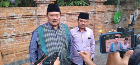 Sekretaris DMI Jabar Sambangi Dedi Mulyadi di Lembur Pakuan Sekretaris DMI Jabar Sambangi Dedi Mulyadi di Lembur Pakuan