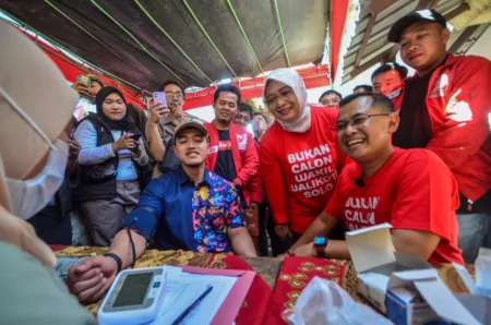 Kaesang: Mereplikasi Kampung Cibunut Berwarna Jadi Salah Satu Tugas Arfi-Yena Ketua DPP PSI Kaeasng Pangarep bersama Pasangan Arfi-Yena