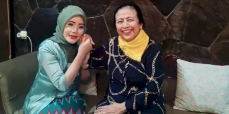Aanya Rina Casmayanti, Anggota DPD RI Asal Jabar yang Dilantik Hari Ini Anggota DPD RI, Aanya Rina Casmayanti (kiri) Bersama Ceu Popong (kanan)