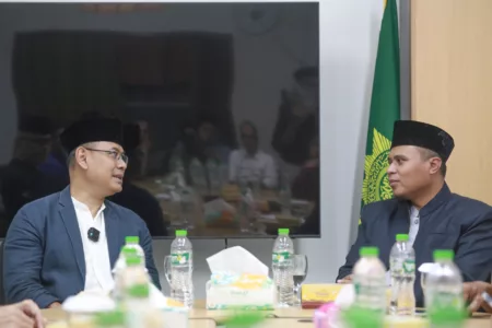 Ketua Persis Kota Bandung Sebut Arfi Punya Sifat-Sifat Pemimpin Calon Walikota Bandung Arfi Rafnialdi (kiri) Ketua Pimpinan Daerah (PD) Persis Kota Bandung Andri Mulyadi