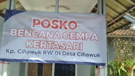 Tenda Pengungsi Dibongkar, Pemkab Bandung: Warga yang Rumahnya Rusak Berat Numpang ke Tetangga Posko yang Membantu Pengungsi Korban Gempa di Kertasari Kabupaten Bandung