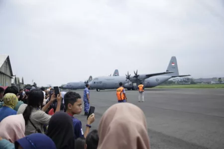 Open Base dan Static Show: Ribuan Orang Padati Bandara Husein Sastranegara Open Base dan Static Show: Ribuan Orang Padati Bandara Husein Sastranegara