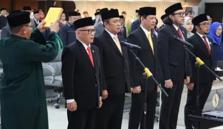 Pengelolaan APBD dan Pencegahan Korupsi Jadi Sorotan Pimpinan DPRD Jawa Barat Pengambilan Sumpah dan Janji Pimpinan DPRD Jawa Barat Periode 2024-2029