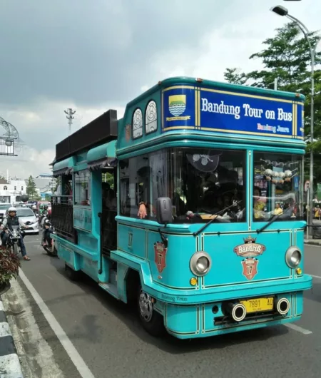Libur Natal, Bandros Jadi Favorit Wisatawan Jelajahi Pesona Kota Bandung Harga Tiket Bandros Beserta Rute Berdasarkan Warnanya