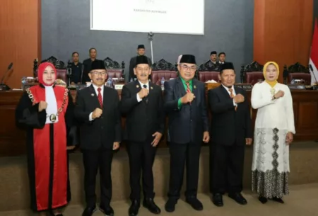 Empat Pimpinan DPRD Kuningan Resmi Dilantik, Nuzulrachdi Kembali Jadi Ketua Empat Pimpinan DPRD Kuningan Resmi Dilantik