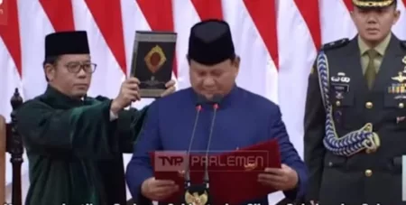Prabowo: Kepentingan Bangsa Harus Diutamakan di Atas Segala Golongan Prabowo Subianto Saat Diambil Sumpah Jabatan Sebagai Presiden RI