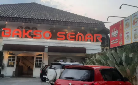Ada Bakso di Bandung Sampai Tengah Malam!! Kamu Harus Coba Bakso Semar Yang Banyak Cabangnya Ada Bakso di Bandung Sampai Tengah Malam!! Kamu Harus Coba Bakso Semar Yang Banyak Cabangnya (dokumenpribadi)