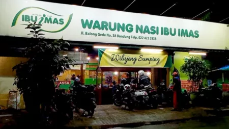 5 Rumah Makan Legendaris di Regol Bandung Paling Enak dan Wajib Dicoba, Dijamin Ketagihan! Foto rumah makan Bu Imas Bandung