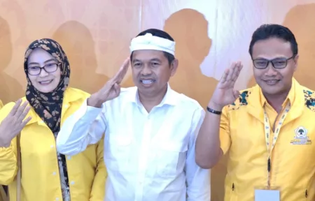 Dedi Mulyadi Prihatin Wanita Sunda Disebut Murahan: Mas Kawin Mukena dan Sajadah Cukup Cagub Jabar Dedi Mulyadi usai mengisi workshop pimpinan dan anggota Fraksi Golkar DPRD Jabar dan DPRD Kabupaten/Kota se-Jabar di Hotel Aryaduta Bandung, Kamis 24 Oktober 2024 / Azmy Yanuar Muttaqien