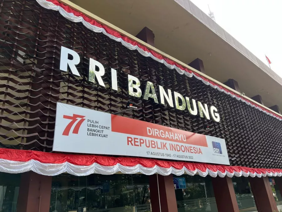 RRI Bandung: Radio Bersejarah yang Masih Eksis di Era Streaming (facebook.rribandung)