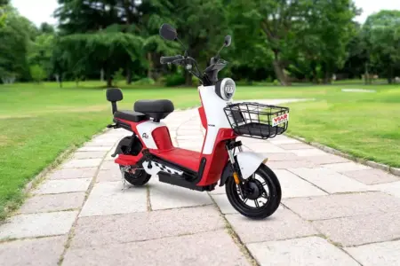 Review Lengkap Motor Listrik Viar C2, Ramah Lingkungan Mirip Scoopy Harga Murah Meriah intip-spesifikasi-premium-sepeda-listirk-Viar-A2-cocok-untuk-antar-anak-sekolah-secara-aman-jpg