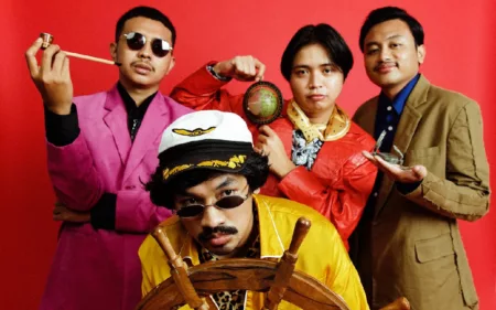 Doel Sumbang Berlayar Bersama The Panturas Dalam lagu “Jimat” Doel Sumbang Berlayar Bersama The Panturas Dalam lagu "Jimat" (@thepanturas)
