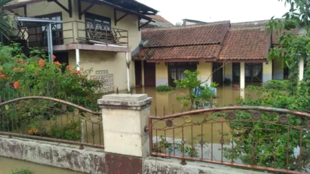Banjir Meluas di Kabupaten Bandung, Rumah Warga Terendam Hingga Sedada Orang Dewasa Banjir Meluas di Kabupaten Bandung