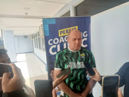 Hodak Tak Khawatirkan Timnya, Walaupun Krisis Bek Kanan Hodak Tak Khawatirkan Timnya Walaupun Krisis Bek Kanan