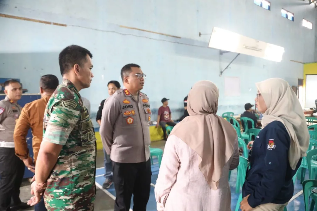 Kapolres Tasikmalaya Pantau Rekapitulasi Pilkada 2024 untuk Pastikan Keamanan dan Kelancaran Kapolres Tasikmalaya Pantau Rekapitulasi Pilkada 2024 untuk Pastikan Keamanan dan Kelancaran