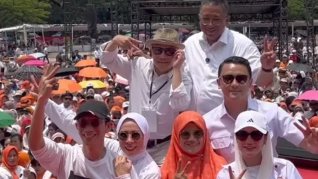 Melly Goeslaw Dukung Penuh Haru-Dhani di Pilwalkot Bandung 2024 Melly Goeslaw Dukung Penuh Haru-Dhani di Pilwalkot Bandung 2024