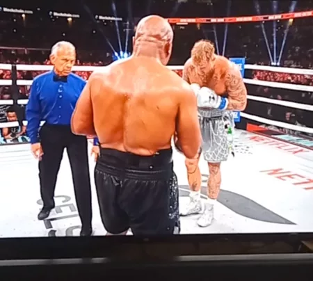 Mike Tyson vs Jake Paul: Frustasinya Legenda Gaek 58 Tahun Mike Tyson vs Jake Paul Frustasi Petinju Gaek 58 Tahun