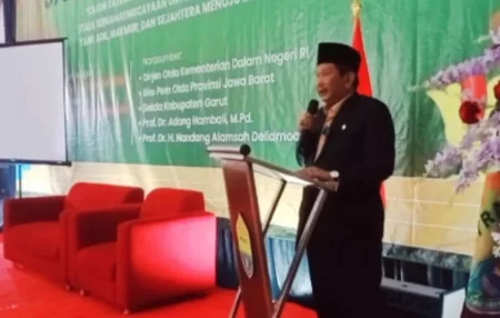 PM Gatra Desak Segera Dibentuk Pemkab Garut Utara, Holil: Apa Harus Seperti Papua? PM Gatra Desak Segera Dibentuk Pemkab Garut Utara, Holil: Apa Harus Seperti Papua?
