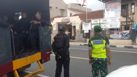Patroli Gabungan Polres Tasikmalaya Jaga Keamanan Jelang Pilkada 2024 Patroli Gabungan Polres Tasikmalaya Jaga Keamanan Jelang Pilkada 2024