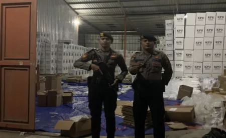 Polres Garut Tingkatkan Pengamanan Gudang Logistik KPU untuk Dukung Kelancaran Pilkada 2024 Polres Garut Tingkatkan Pengamanan Gudang Logistik KPU untuk Dukung Kelancaran Pilkada 2024