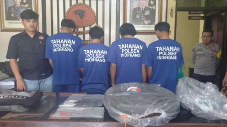 Polsek Indihiang Tangkap Komplotan Pembobol Sekolah di Tasikmalaya Polsek Indihiang Tangkap Komplotan Pembobol Sekolah di Tasikmalaya
