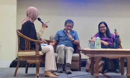 Rocky Gerung: Demokrasi Indonesia “Mati”, Hidupkan Lagi Lewat Ekspresi Seni dan Medsos Rocky Gerung: Demokrasi Indonesia “Mati”, Hidupkan Lagi Lewat Ekspresi Seni dan Medsos