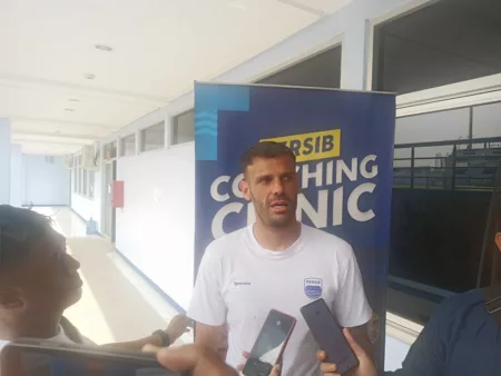 Tyronne Del Pino Komentari Soal GBLA Tyronne Del Pino Komentari Soal GBLA