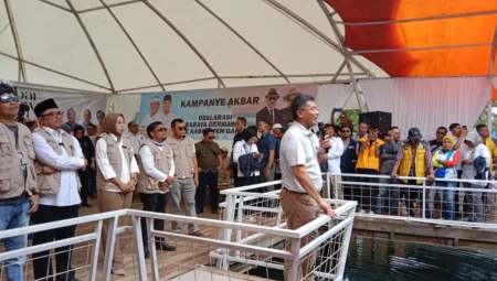 Paslon Gubernur Jabar Nomor Urut 4 Dapat Dukungan Dari komunitas Baraya Dermawan Garut Kampanye dan deklarasi di Sawah Hegar Sukawening Garut.
