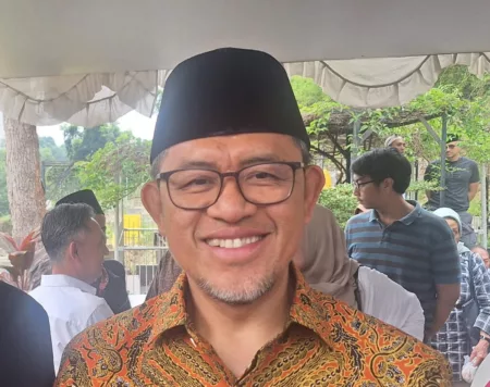 Aher Kenang Ali Hasan: Tokoh Konsisten yang Menjadi Penengah dan Teladan di DPRD Jabar Mantan Gubernur Jawa Barat, Ahmad Heryawan