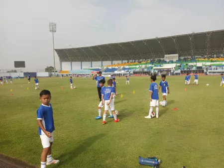 Persib Gelar Coaching Clinic Spesial, Dihadiri Beberapa Pemain Bintang dan Pelatih Persib Gelar Coaching Clinic Spesial, Dihadiri Beberapa Pemain Bintang dan Pelatih