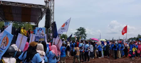 Paslon Nomor Urut 01 “Dirahmati” Unggul di Survei, Kampanye Akbar Disambut Meriah Paslon Nomor Urut 01 “Dirahmati” Unggul di Survei, Kampanye Akbar Disambut Meriah