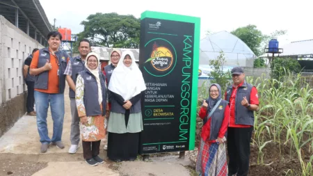 Telkom Indonesia dan Tel-U Perkuat Ketahanan Pangan di Kampung Sorgum Kabupaten Bandung Telkom Indonesia dan Tel-U Perkuat Ketahanan Pangan di Kampung Sorgum Kabupaten Bandung