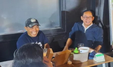 Nostalgia Legenda ‘Cincin Hilang’ Walikota Ateng Wahyudi, Pidi Baiq dan Dandan Wardhana Tertawa Bersama Pidi Baiq dan Dandan Wardhana Tertawa Bersama saat menceritakan cerita legenda Cincin Hilang