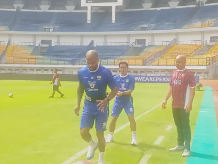 David Da Silva dan Febri Hariyadi, Sudah Mulai Kembali ke Pinggir Lapangan David Da Silva dan Febri Hariyadi, Sudah Mulai Latihan Terpisah di Pinggir Lapangan