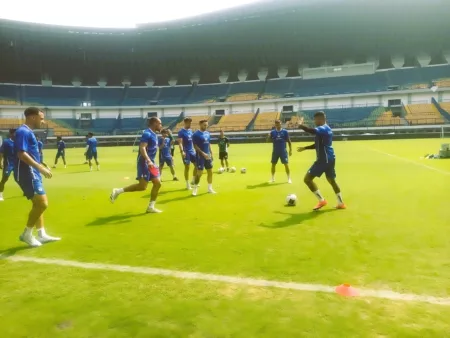 Persib Gelar Sesi Latihan Seusai Mengalahkan Borneo FC Persib Gelar Sesi Latihan Seusai Mengalahkan Borneo FC