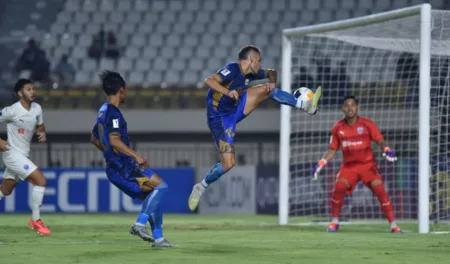 Banyak Buang Peluang, Persib Cuman Mampu Cetak Satu Gol di Babak Pertama Prediksi skor Lion City Sailors vs Persib Bandung