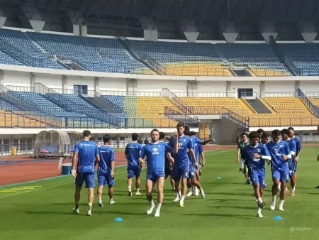 Walau Kehilangan Dua Pemain Saat Hadapi Port FC, Persib Siap Raih Kemenangan Prediksi Susunan Pemain Persib Bandung vs Malut United, Skuad Inti Siap Gebrak Laskar Kie Rah