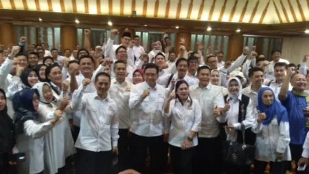 Anindya Bakrie: Pak Agung Suryamal Figur Tepat Pimpin KADIN Jawa Barat Anindya Bakrie: Pak Agung Suryamal Figur Tepat Pimpin KADIN Jawa Barat