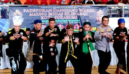Anton Carliyan Perkut Ikatan Kekeluargaan Antar Paguron Lewat Pasanggiri Silat Anton Carliyan Perkut Ikatan Kekeluargaan Antar Paguron Lewat Pasanggiri Silat