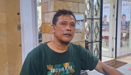 Kantor Gerindra Kota Bandung Sepi Usai Haru-Dhani Kalah Quick Count Farhan-Erwin Kantor Gerindra Kota Bandung Sepi Usai Haru-Dhani Kalah Quick Count Farhan-Erwin