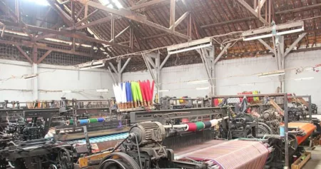 Mengembalikan Kejayaan Sarung Tenun Majalaya Sebagai Ikon Tekstil Nasional Mengembalikan Kejayaan Sarung Tenun Majalaya