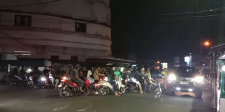 Penutupan Jalan dan Kemacetan Warnai Perayaan Tahun Baru di Garut Kota Penutupan Jalan dan Kemacetan Warnai Perayaan Tahun Baru di Garut Kota