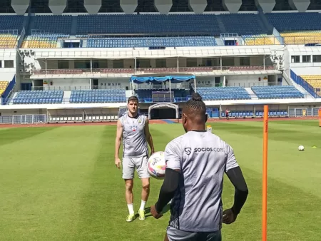 Latihan Perdana Pangeran Biru, Setelah Tumbangkan PSS Sleman Latihan Perdana Pangeran Biru, Setelah Tumbangkan PSS Sleman