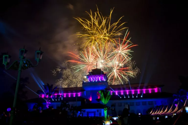 Rekomendasi Tempat Menyaksikan Kembang Api di Bandung (foto: Antara)