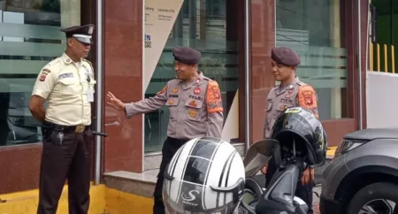 Polisi Tingkatkan Patroli di Tasikmalaya untuk Cegah Kejahatan Modus Ganjal ATM Polisi Tingkatkan Patroli di Tasikmalaya untuk Cegah Kejahatan Modus Ganjal ATM