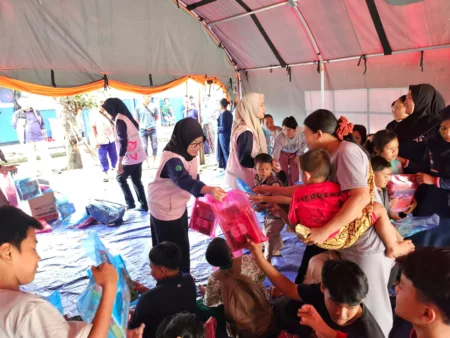 Srikandi PLN Jabar dan YBM Gelar Trauma Healing dan Pemeriksaan Kesehatan Gratis bagi Korban Bencana Sukabumi Srikandi PLN Jabar dan YBM Gelar Trauma Healing dan Pemeriksaan Kesehatan Gratis
