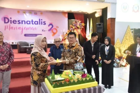 Taufik Rochman: Perempuan Harus Berdaya Saing dan Memimpin Perubahan Taufik Rochman: Perempuan Harus Berdaya Saing dan Memimpin Perubahan