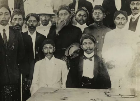 Menapaki 90 Tahun Wafatnya De Ongekroonde Van Java, Hadji Oemar Said Tjokroaminoto tjokroaminoto