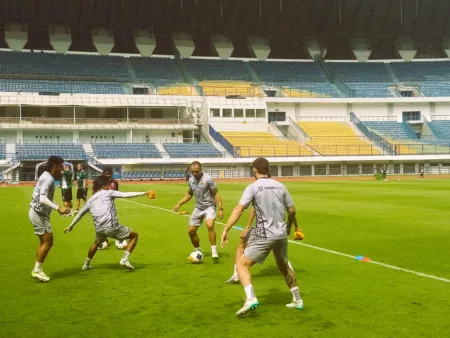 Persib Bandung Kembali Berlatih, Usai Di Tahan Imbang Port FC Persib Bandung Kembali Berlatih, Usai Di Tahan Imbang Port FC