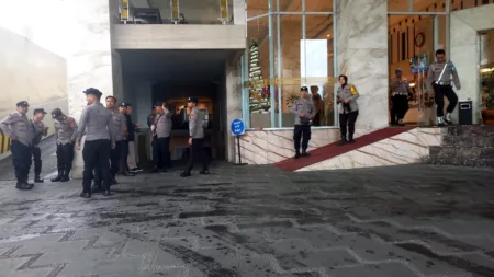 Polres Tasikmalaya Kota Siagakan Ratusan Personel Amankan Rapat Pleno Rekapitulasi Pilkada 2024 Polres Tasikmalaya Kota Siagakan Ratusan Personel Amankan Rapat Pleno Rekapitulasi Pilkada 2024.